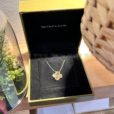 Van Cleef & Arpels 반클리프아펠 기요세 빈티지 알함브라 목걸이 18K골드