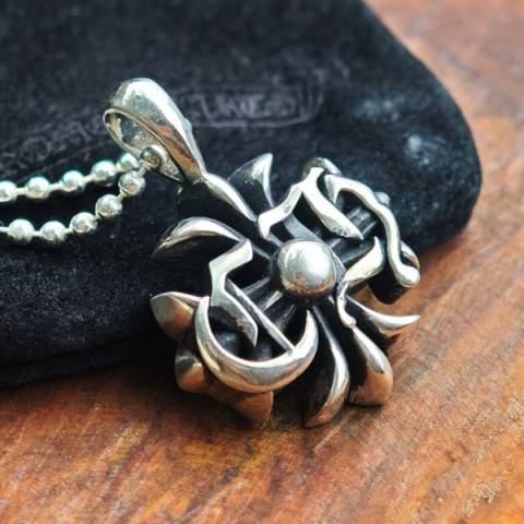 Chrome Hearts 크롬하츠 CH 레터 플러스 팬던트